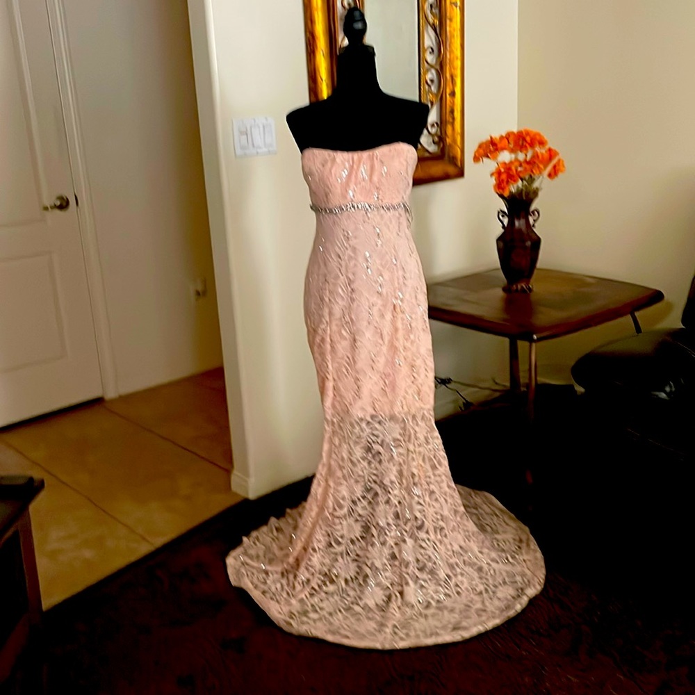 Gorgeous Peach color prom dress.